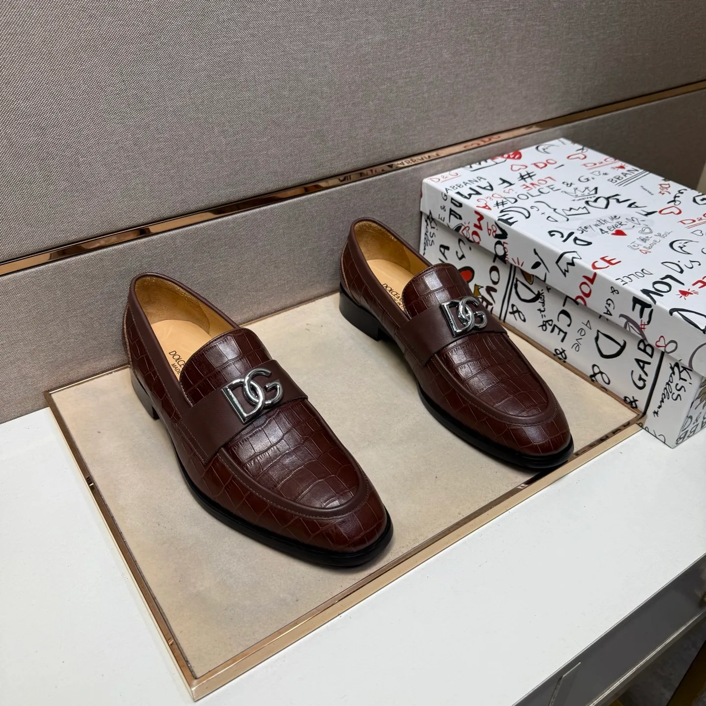 Men's men's shoes 💰pp520【DG～】Men's casual formal leather shoes 2025z cabinet sales simultaneously 🔶Size: 38-44#️⃣ 🔷2 colors🔜The upper is made of cowhide stitching ➕Cowhide lining, comfortable and breathable, sole: original comfortable, wear-resistant and non-slip outsole, ⚠️real thing📱photographed🎬real thing is better📢📢📢